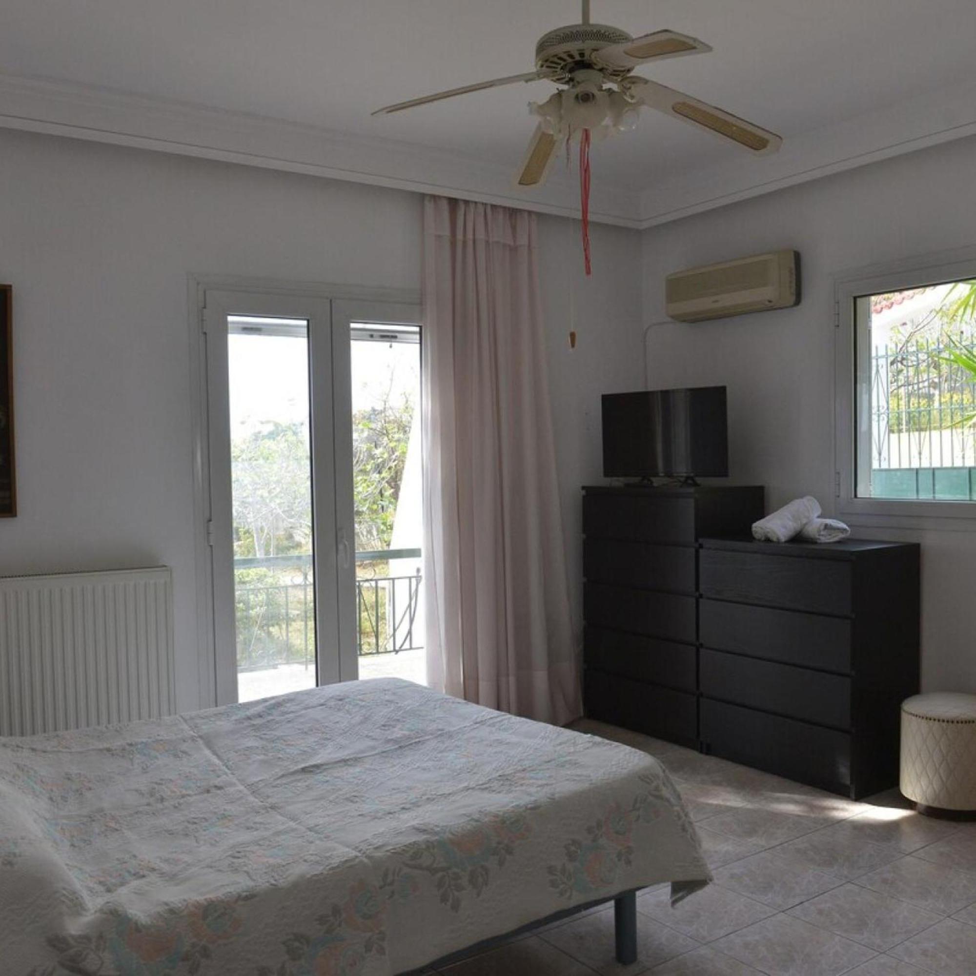 Salamis Beachfront House Екстер'єр фото