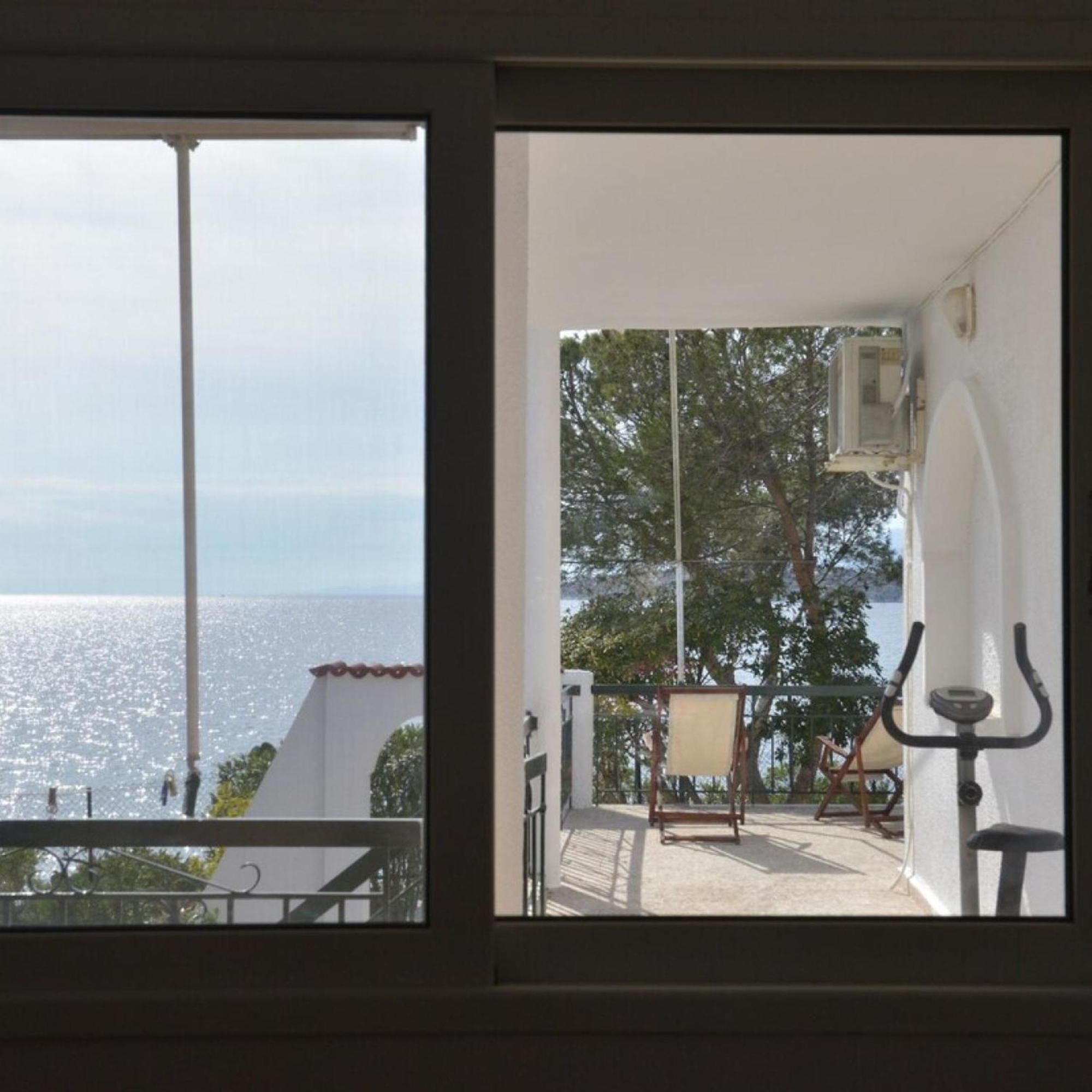 Salamis Beachfront House Екстер'єр фото
