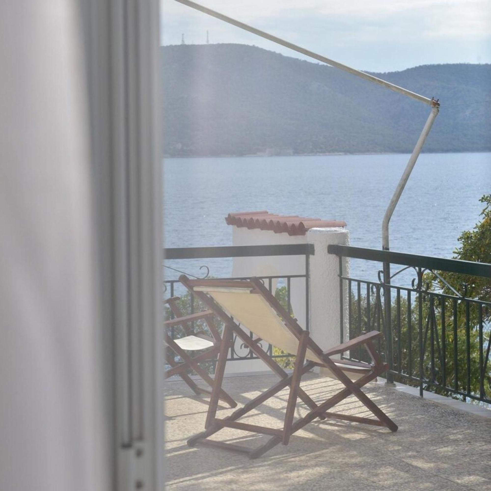 Salamis Beachfront House Екстер'єр фото