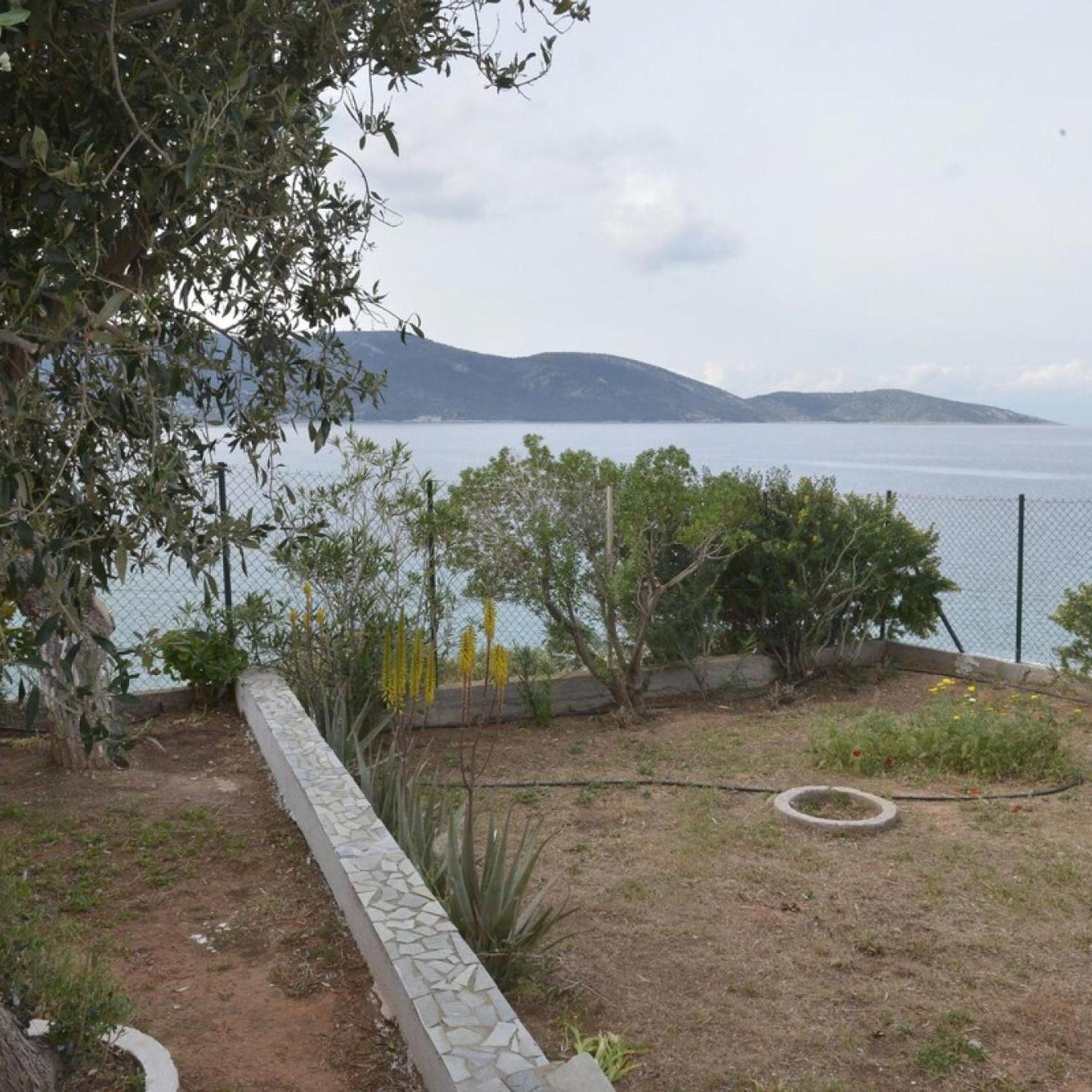 Salamis Beachfront House Екстер'єр фото